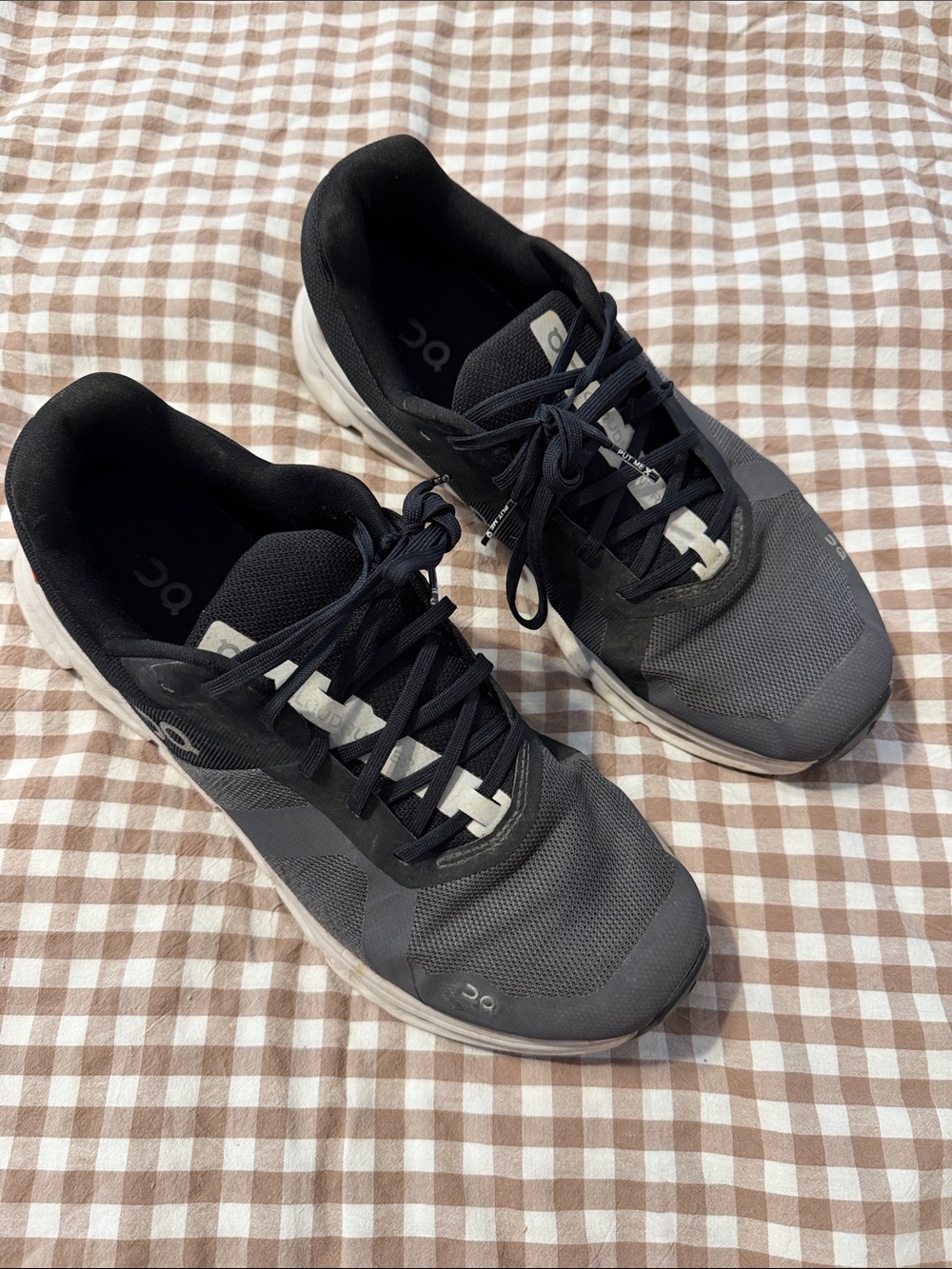 On Running Men's Athletic Trainers in Black and Gray